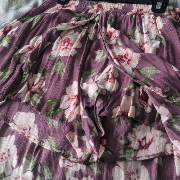 Like new - BP Floral shorts/skirt - Picture 6 of 7